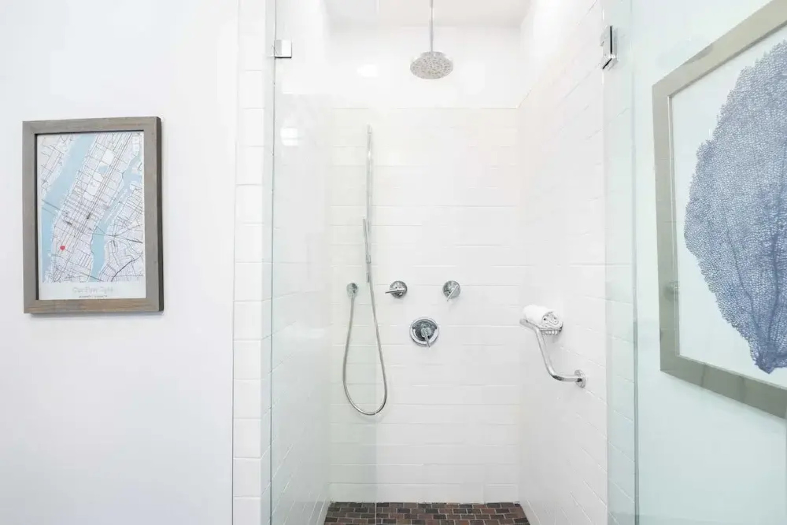 Steps to Beach+shops, Oceanview, Hot Tub+firepit Moonlight Modern by Avantstay