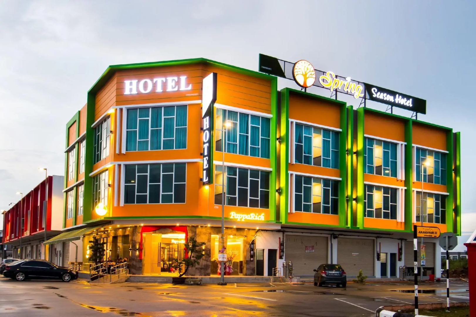 Spring Season Hotel