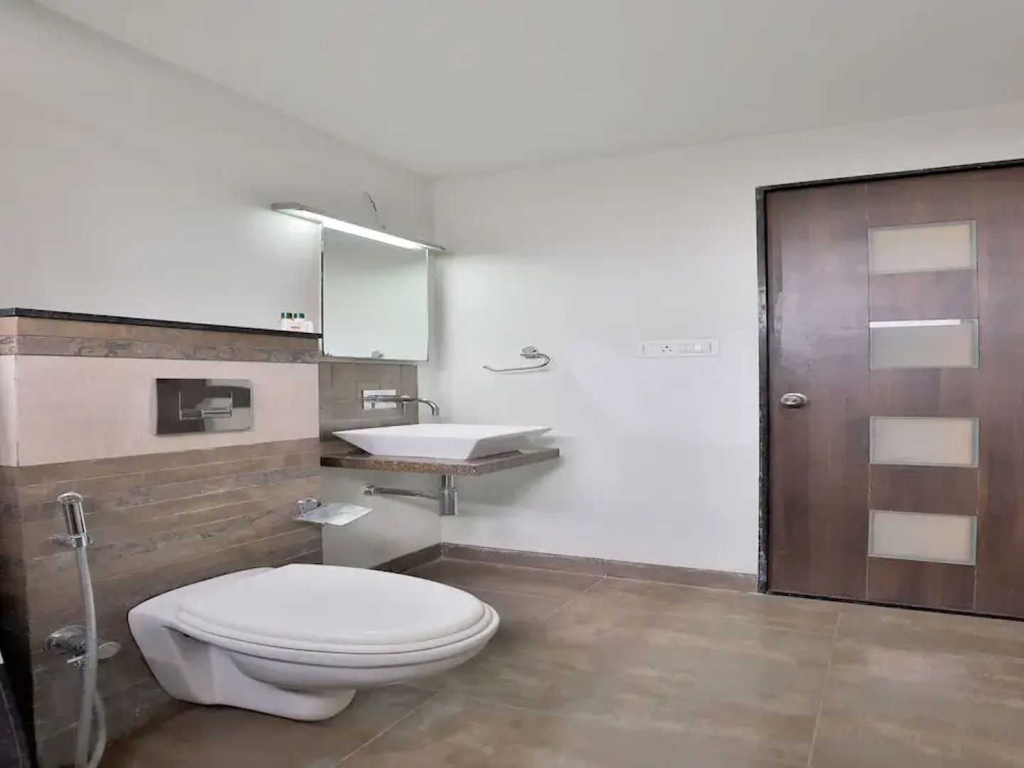 OYO 15508 Shreeji Sangeet Apartments