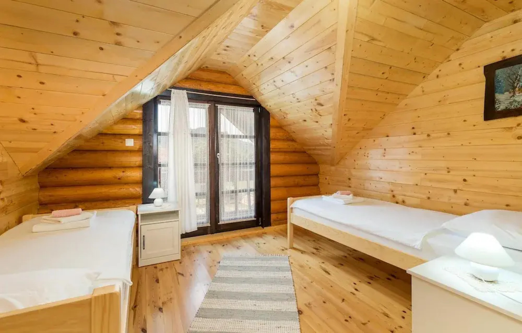 Awesome Home in Otocac With 4 Bedrooms and Wifi