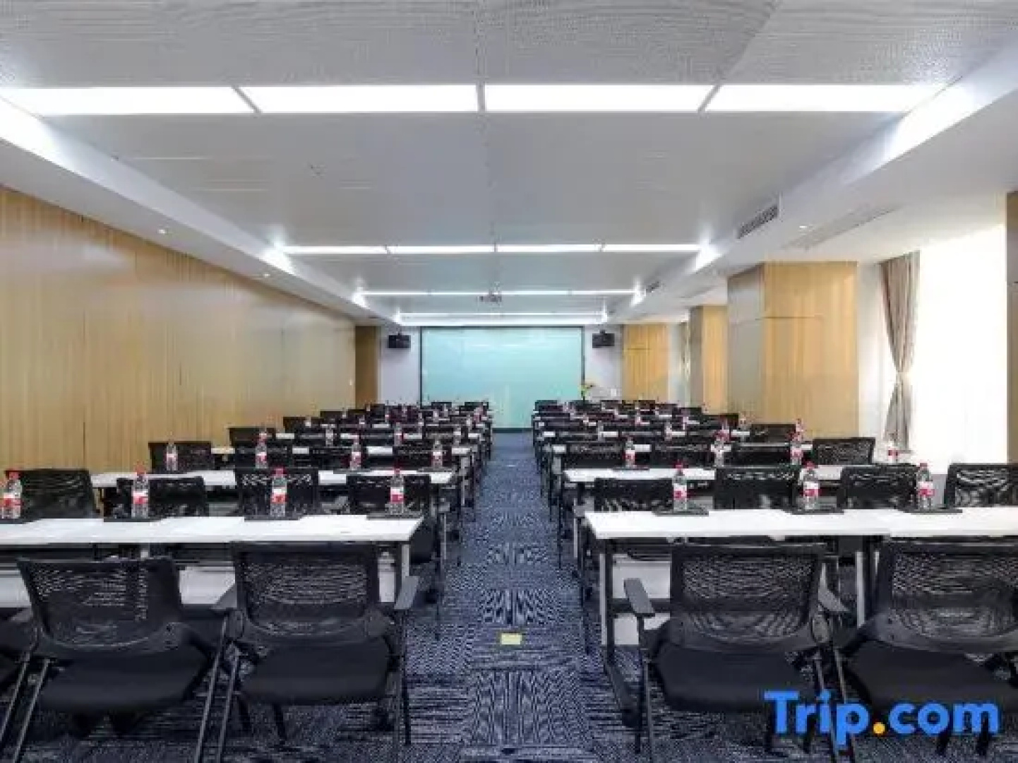 Shigatse Enjoy Eslite Rich Oxygen Hotel (Shenli Times Square Branch)