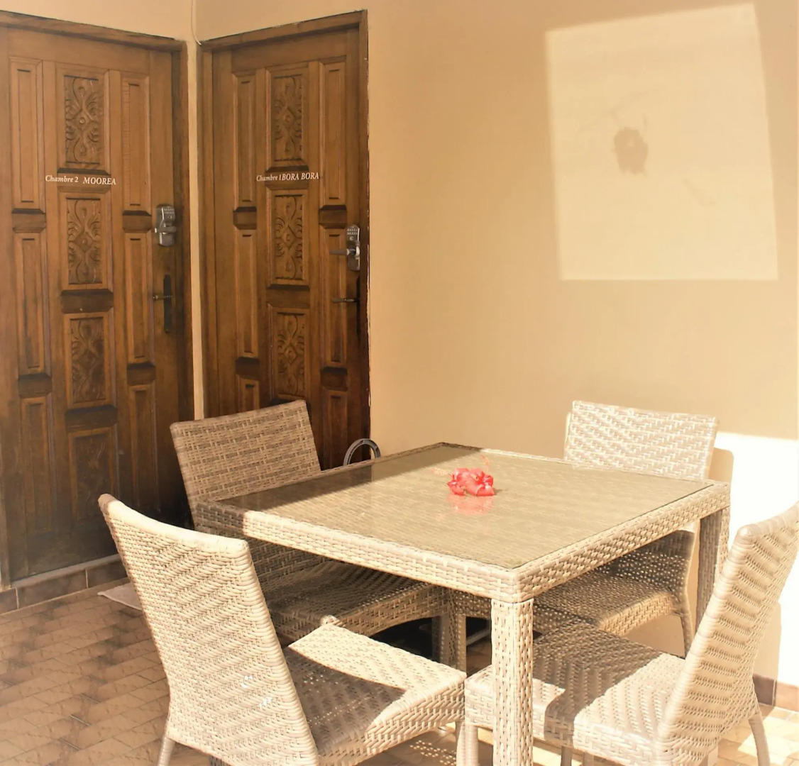 Tahiti - Sanny's Place Room & Pool