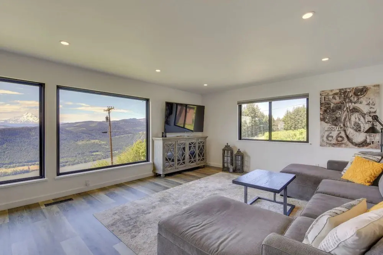Mt Hood Views: Modern Underwood Home w/ Deck!