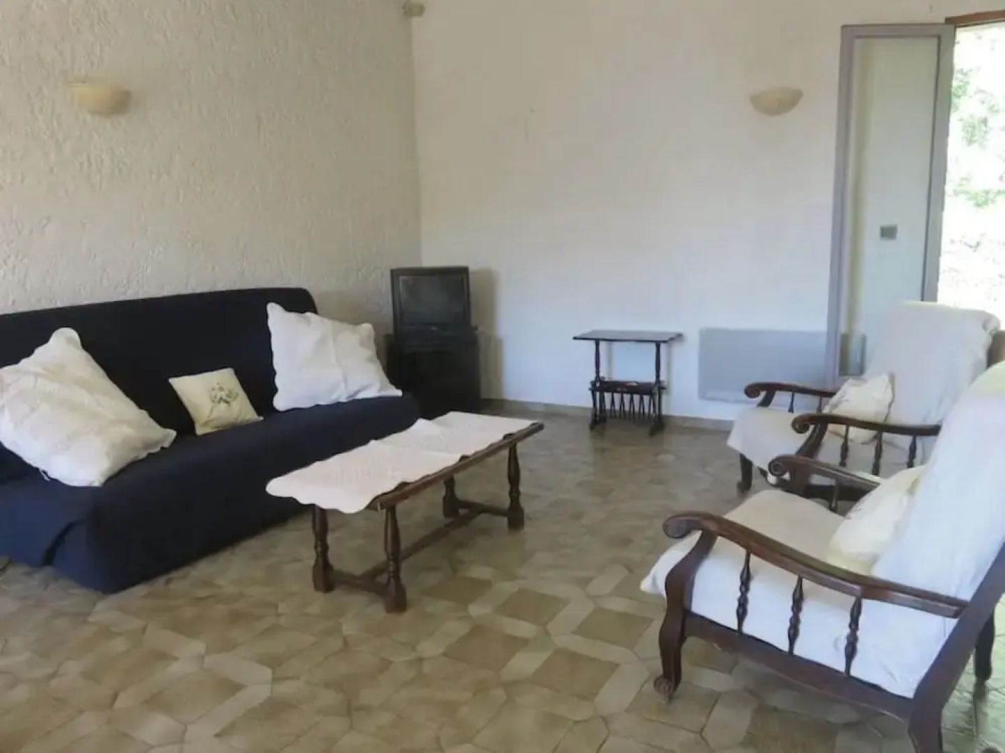 House With 5 Bedrooms in Mérindol, With Wonderful Mountain View, Furni