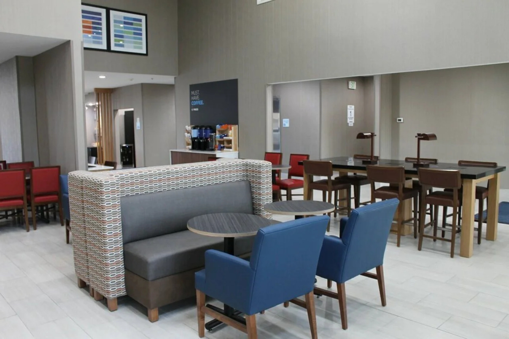 Holiday Inn Express & Suites Tulare by IHG