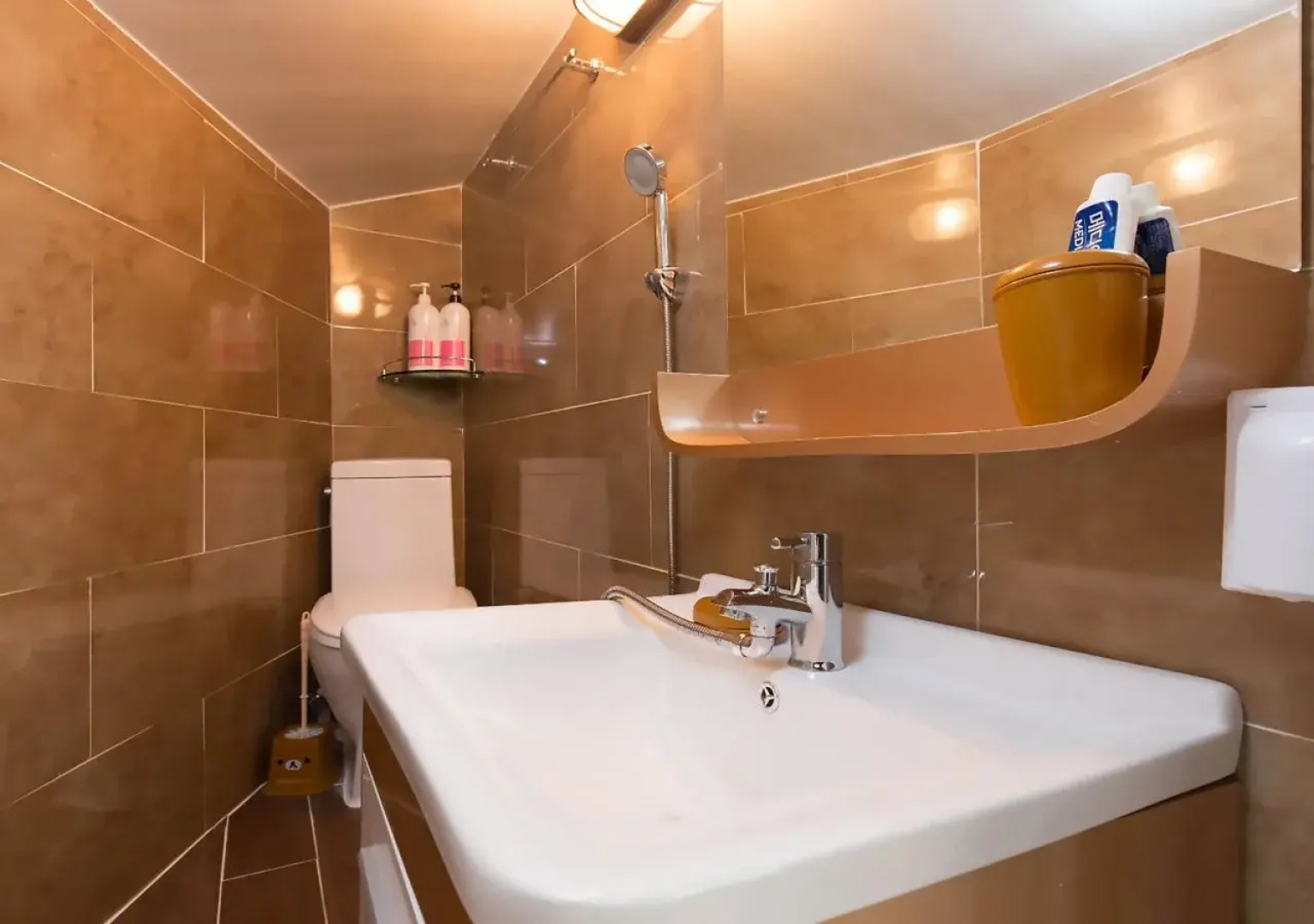 Nanu Guesthouse Black