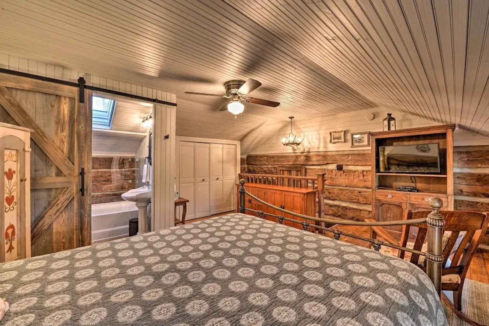 Cabin Near Boone w/ Hot Tub & Mountain Views