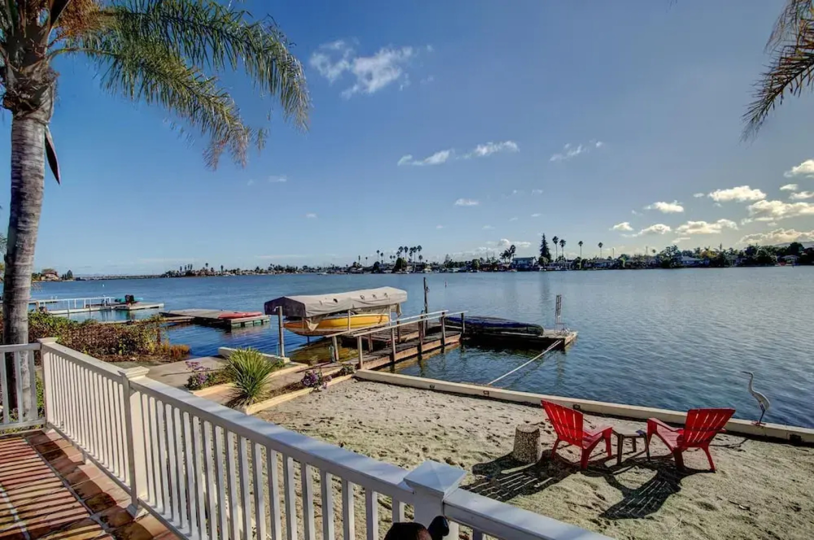 4 BR Waterfront Home Private Beach by RedAwning