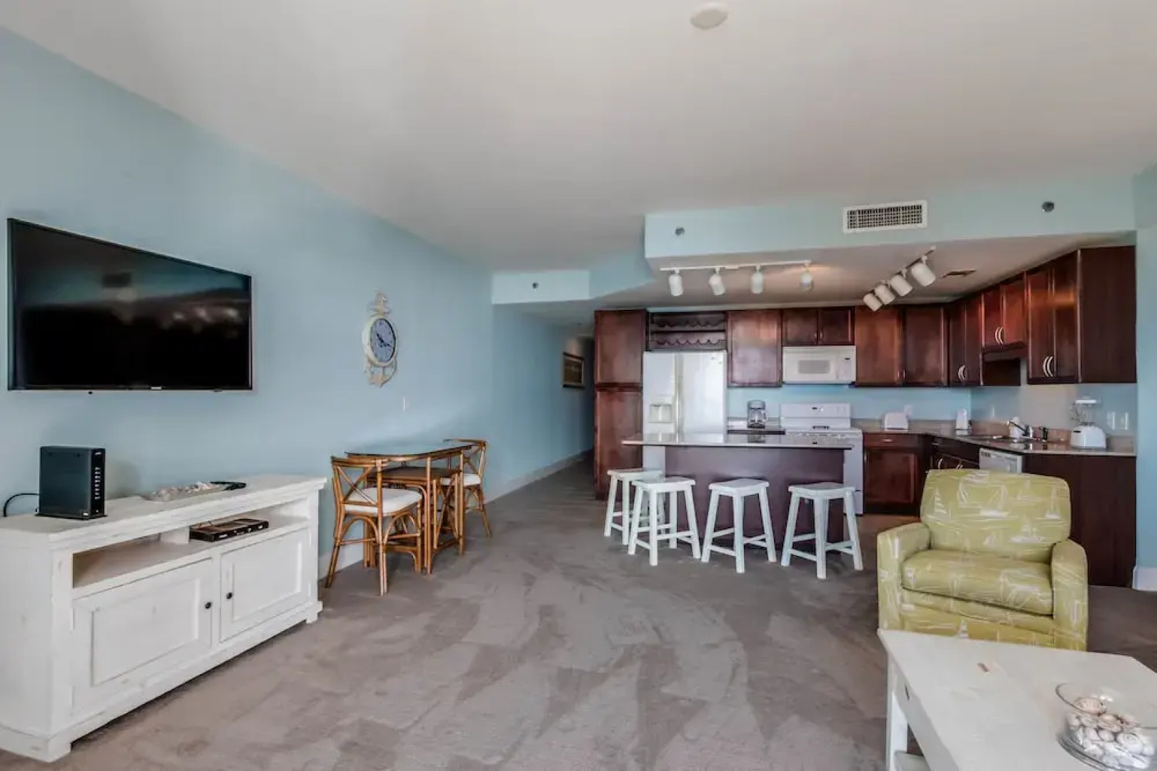 Laketown Wharf Resort by Book That Condo