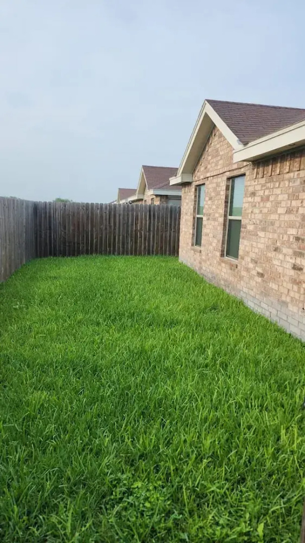 2 Bedrooms Apt Near Univeristy