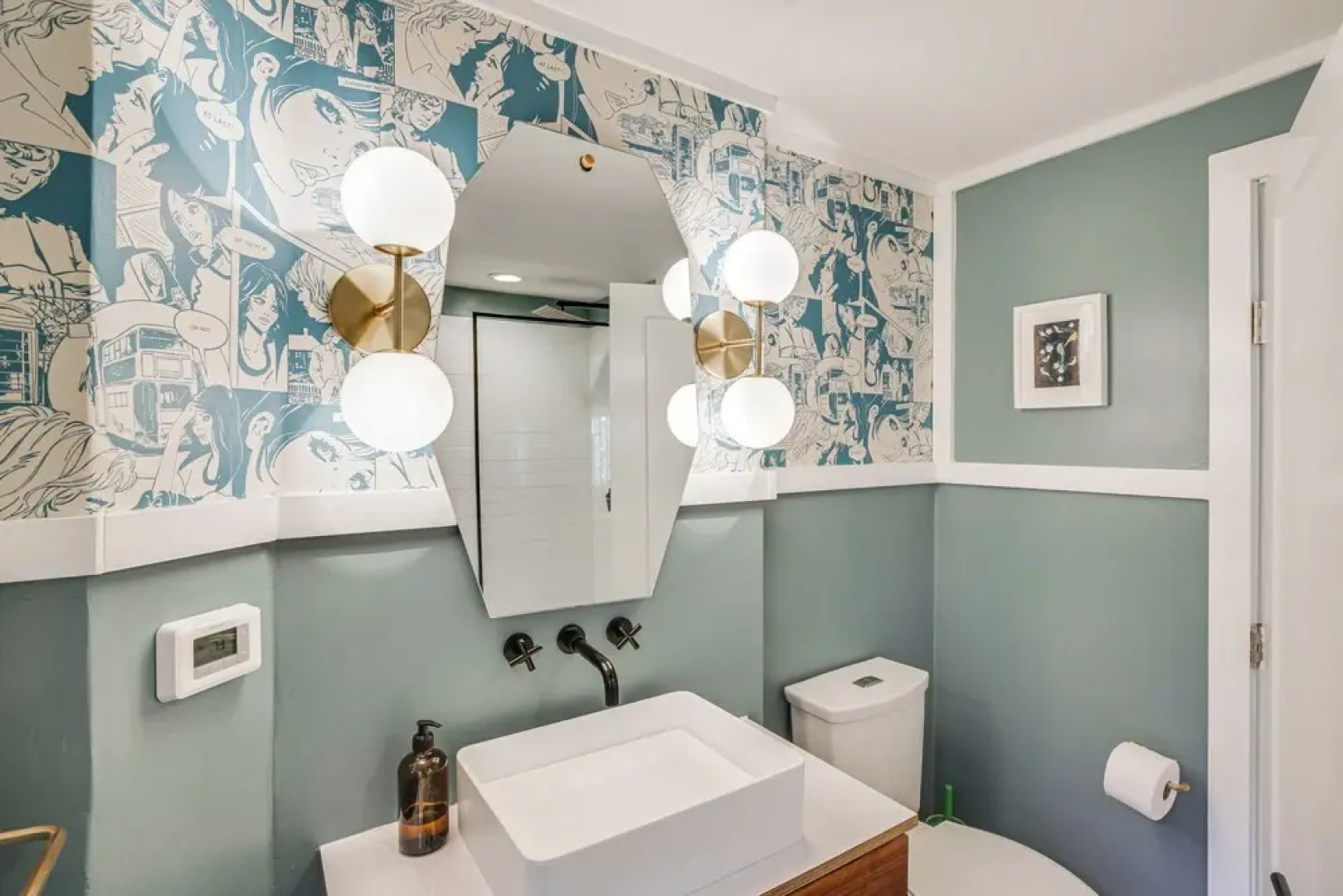 3 Mi to Boothbay Harbor: Coastal Colorful Home!