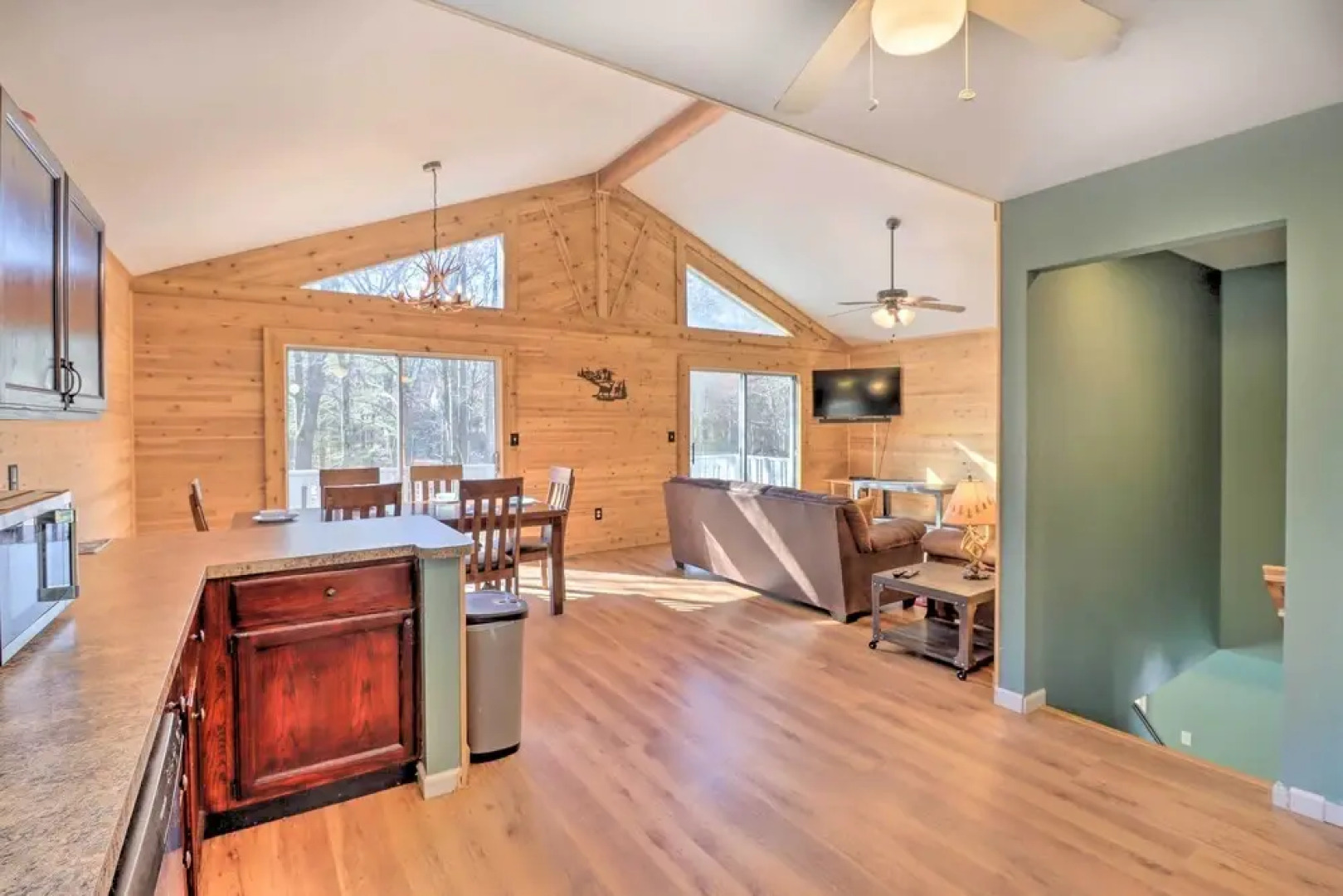 Hike & Swim: Family Home in Albrightsville!