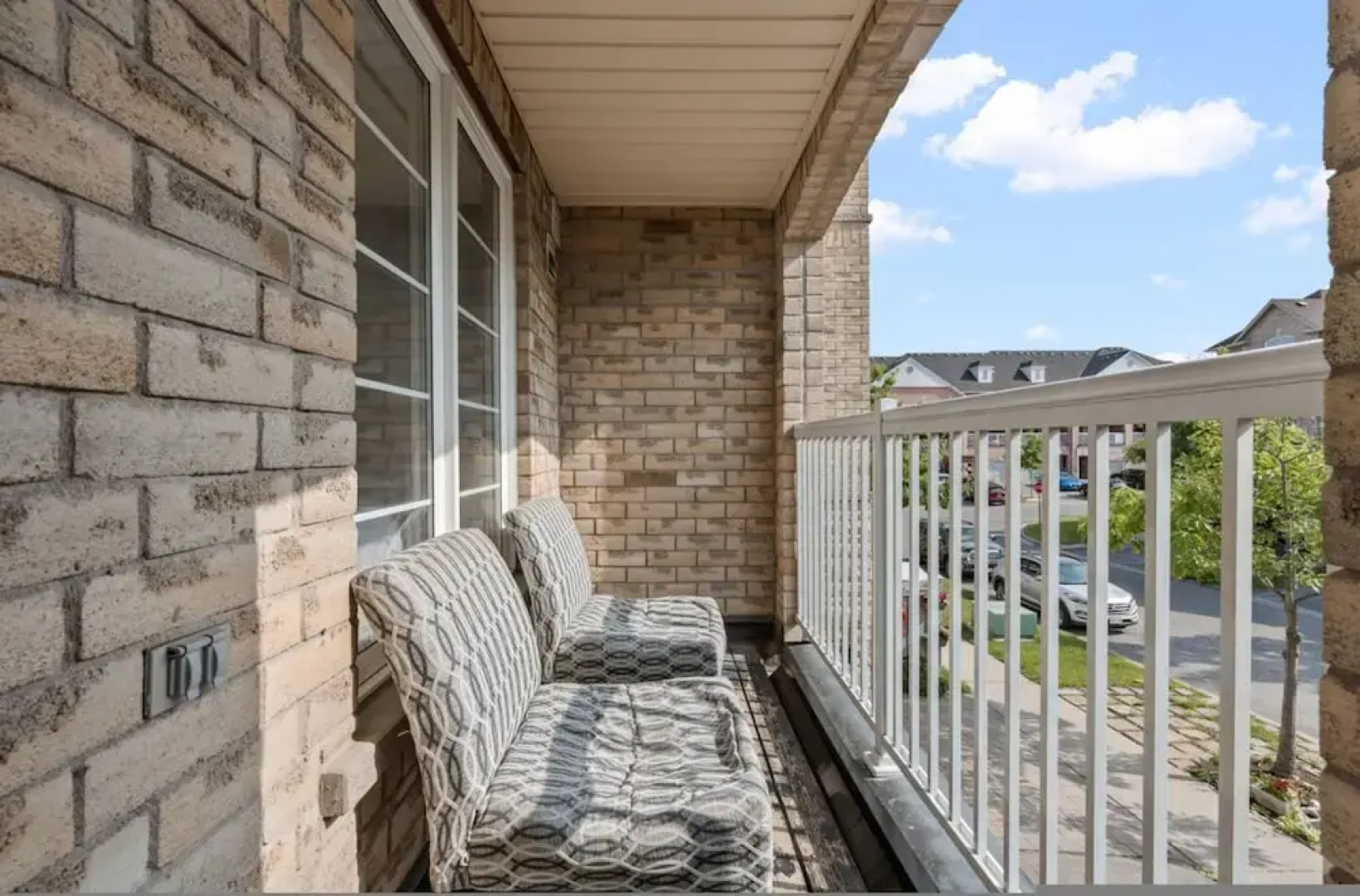 Contemporary 3BR Townhouse in Ajax Cozy Central