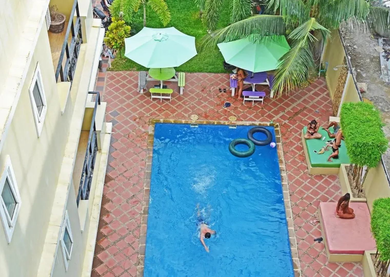 Mad Monkey Hostel Kampot