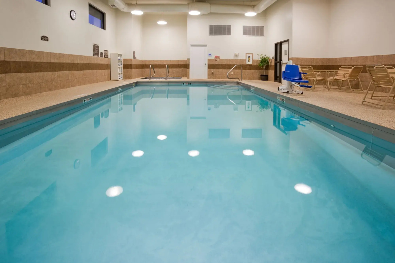 Holiday Inn Express & Suites Worthington by IHG