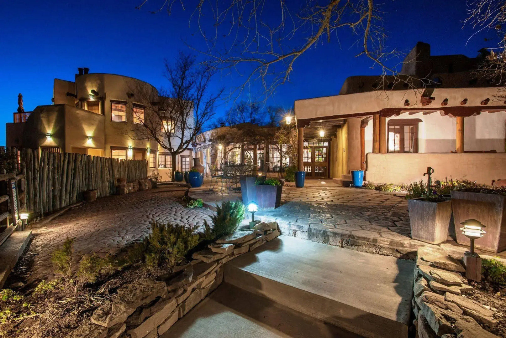 Inn on La Loma Plaza