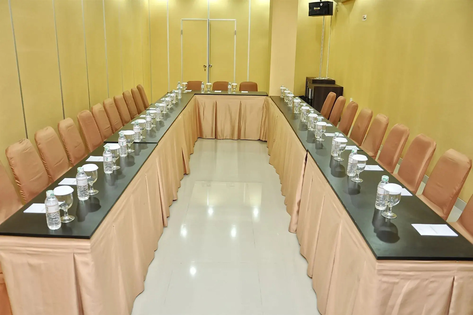 Rangkayo Basa Halal Hotel