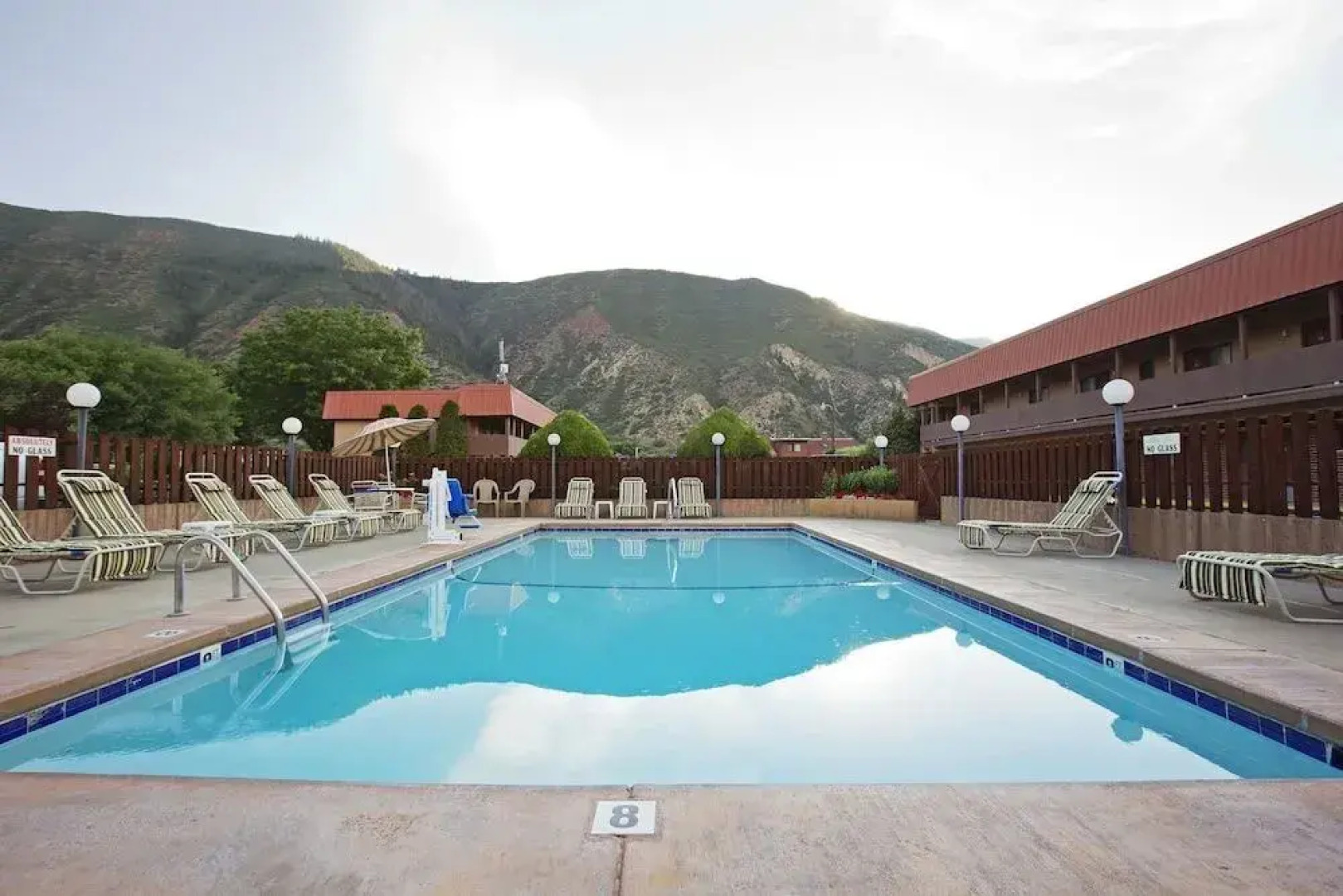 Glenwood Springs Cedar Lodge