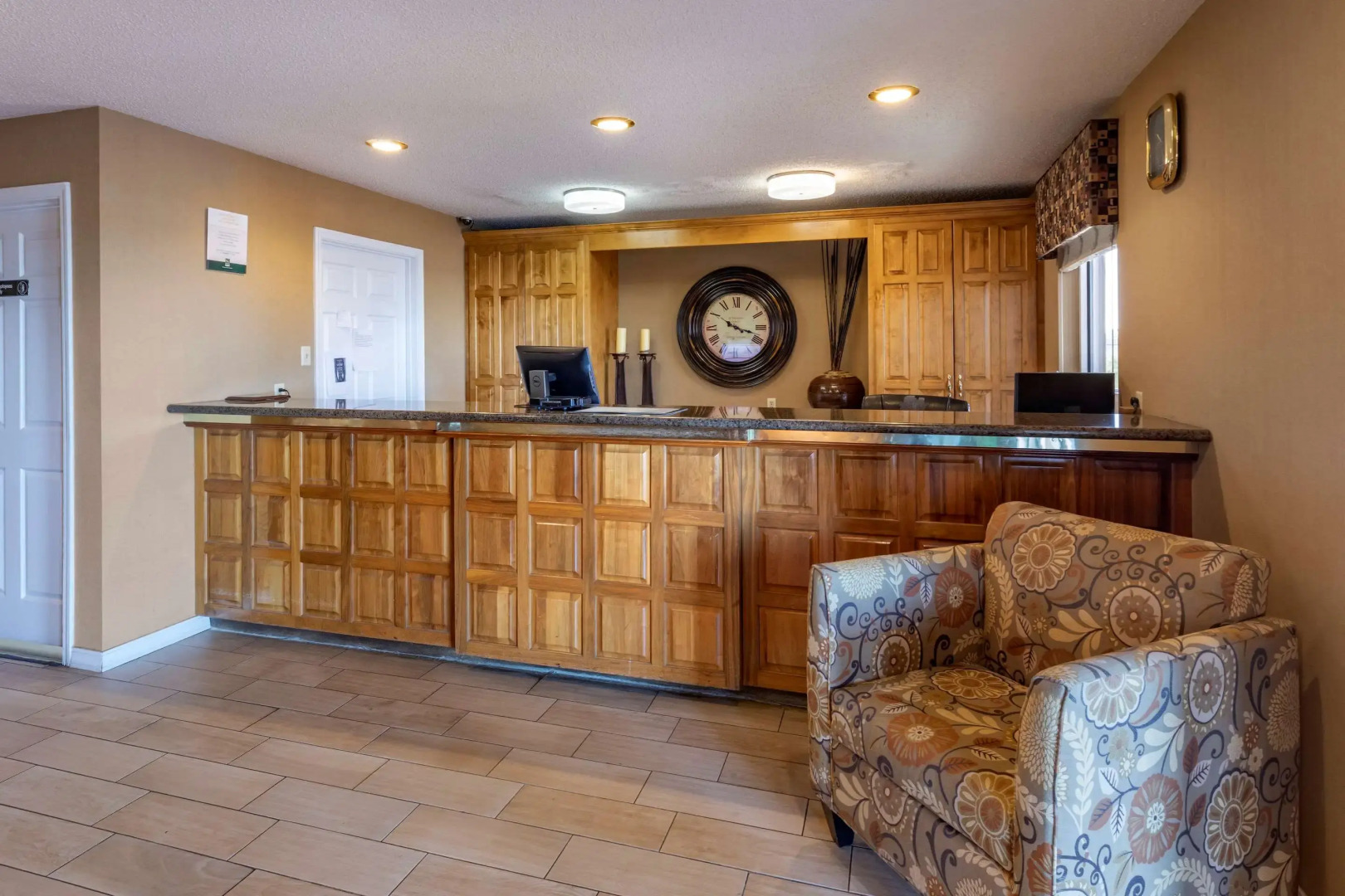 Quality Inn Russellville I-40