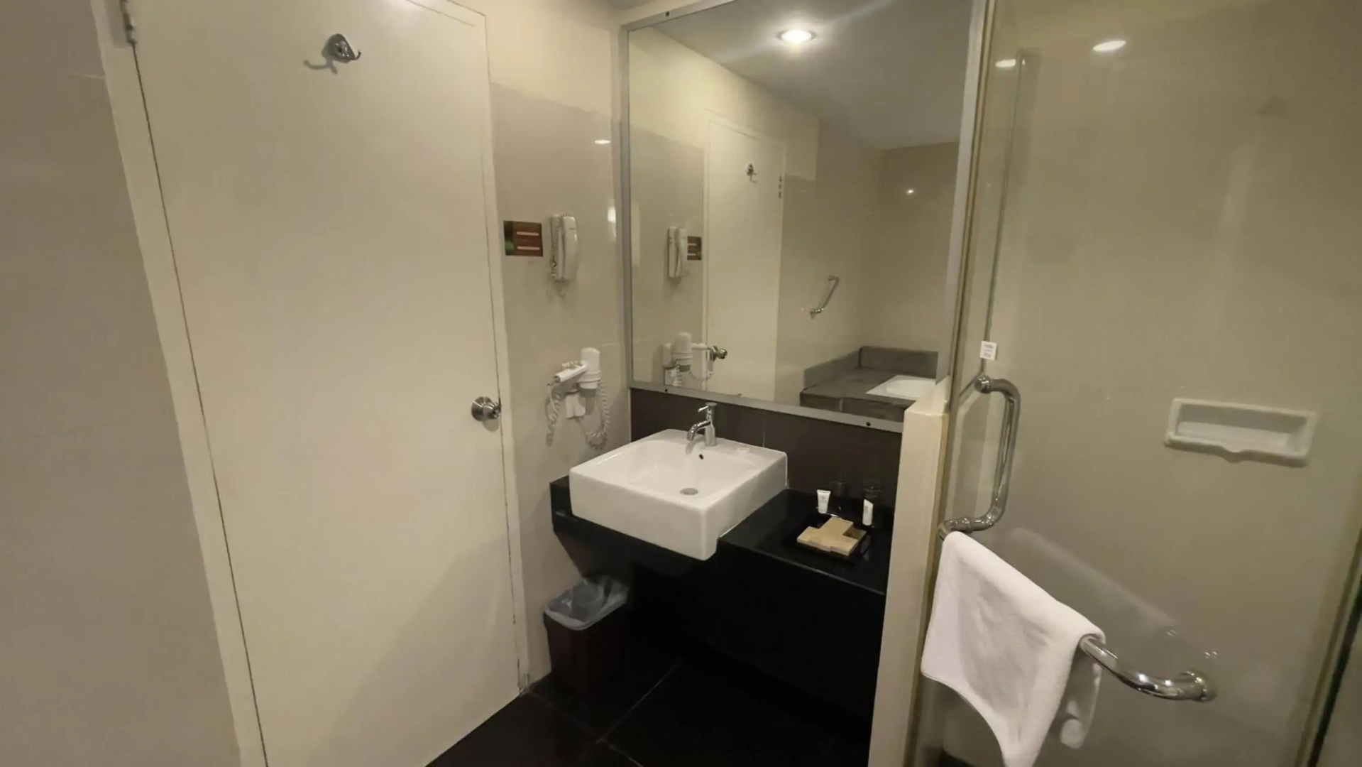 Harmoni One Convention Hotel & Service Apartments