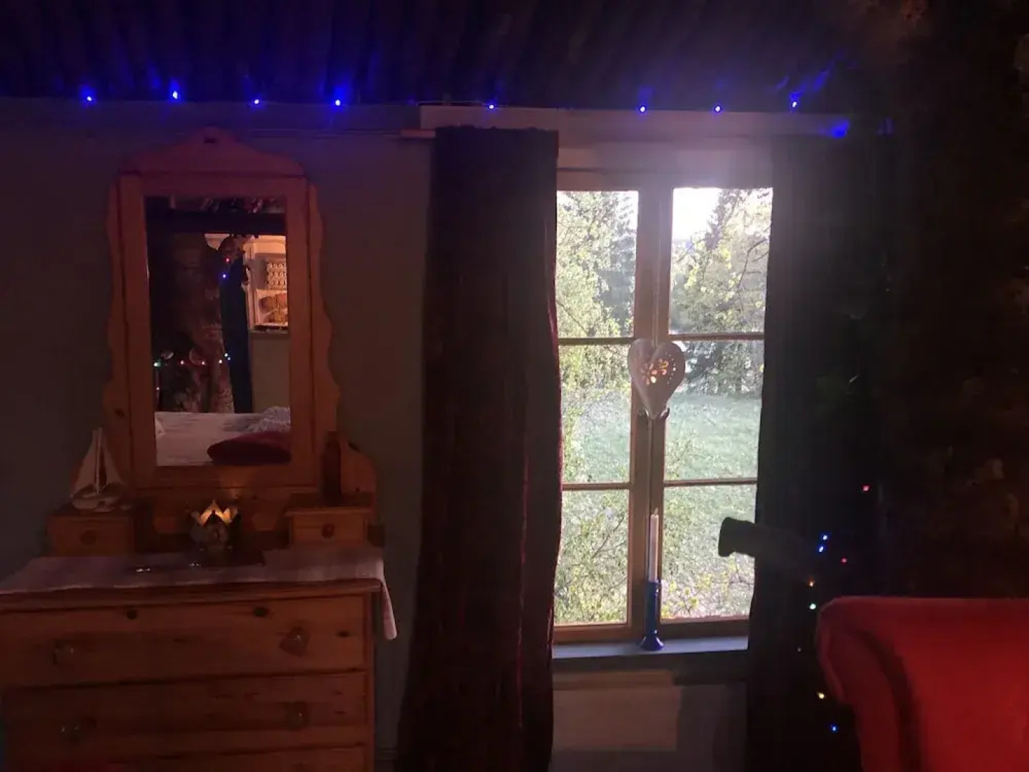 Treehouse Magpies Nest With Bubble Pool