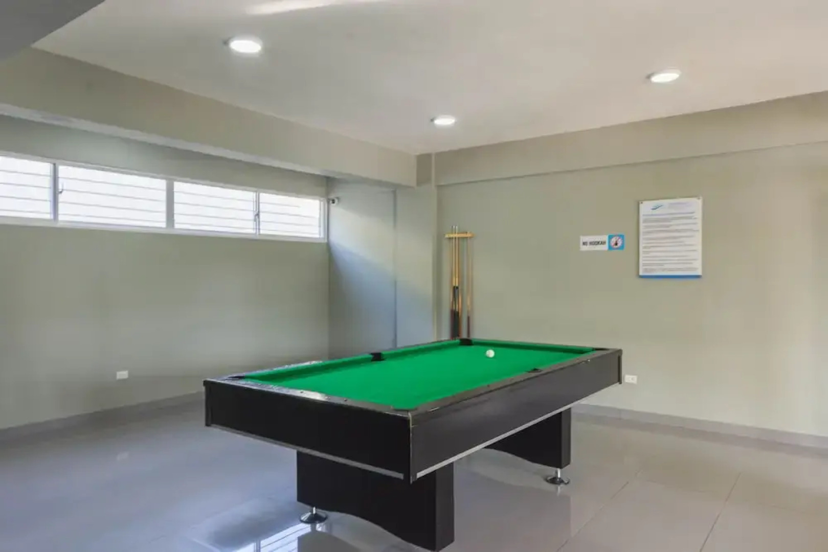 Modern Apt With free parking and AC 3brs