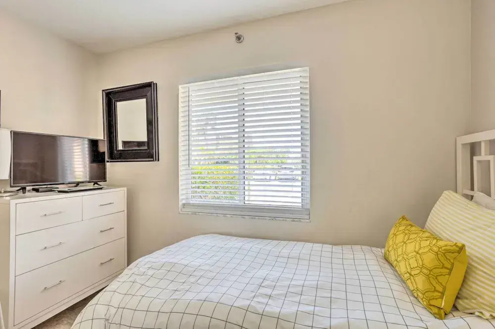 Jupiter Condo w/ Pool Access, Walk to Beach!