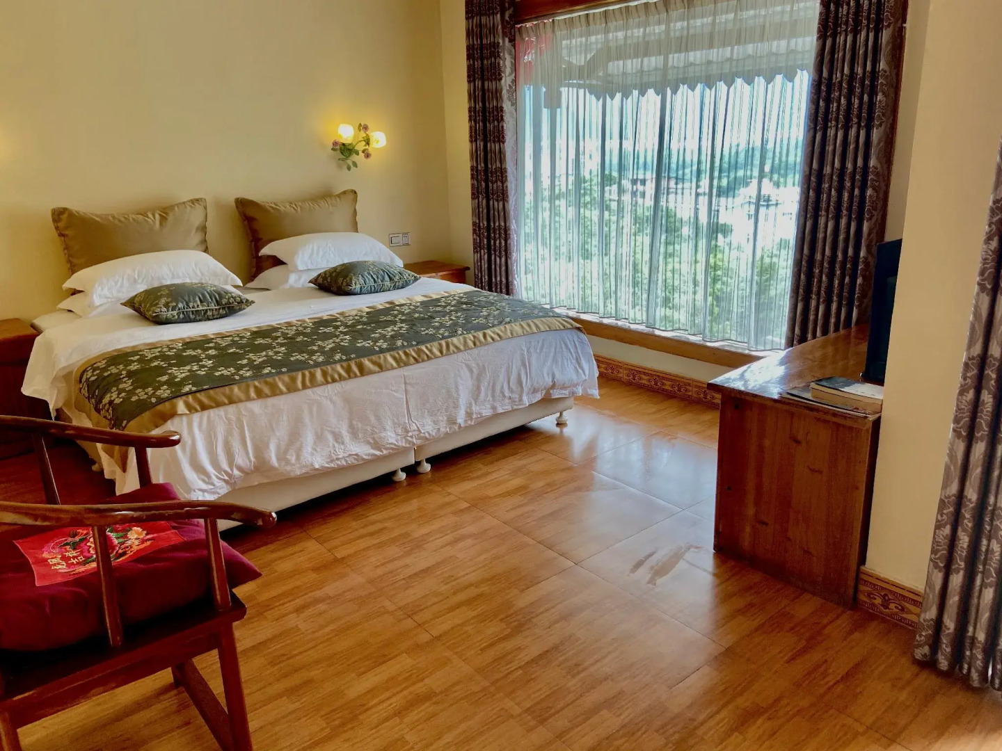 Riverside Retreat Hotel