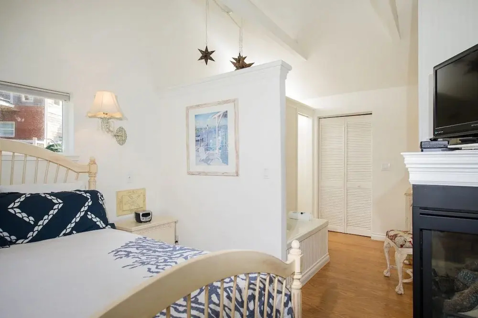 Rememberance Studio cottage by RedAwning