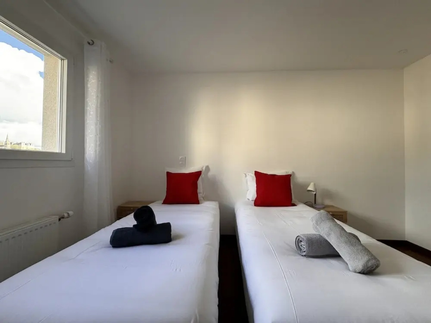 Hillside Retreat With Scenic Views