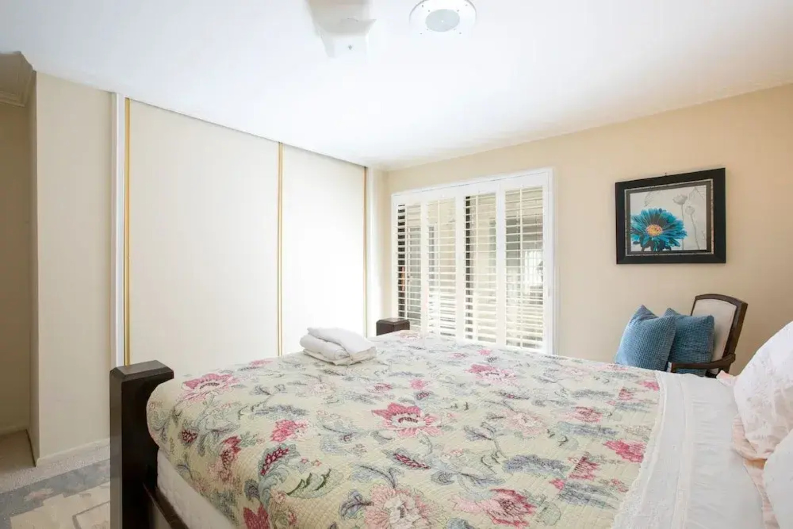 Sunny Pasadena Mansion, Sparkling Heated Pool & Projector Room!