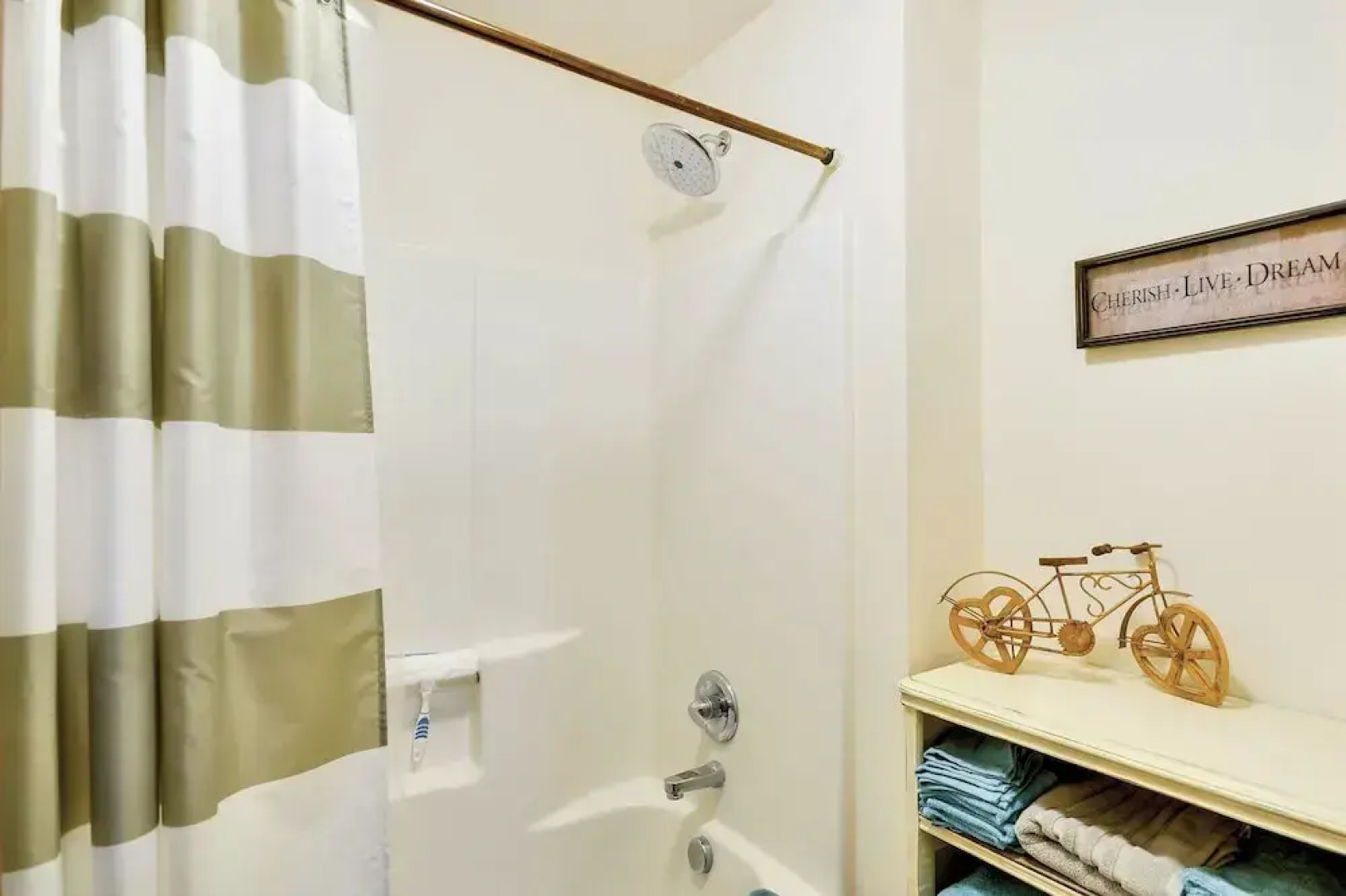 Dog-friendly Milwaukie Home: 9 Mi to Dtwn Portland