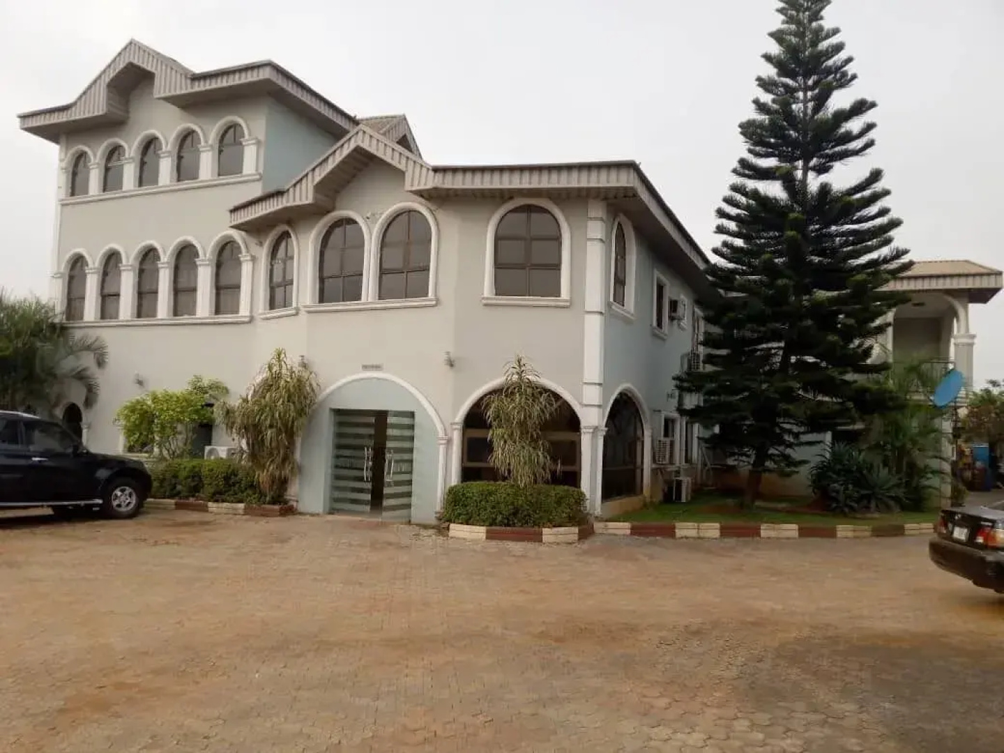 Brentwood Hotel