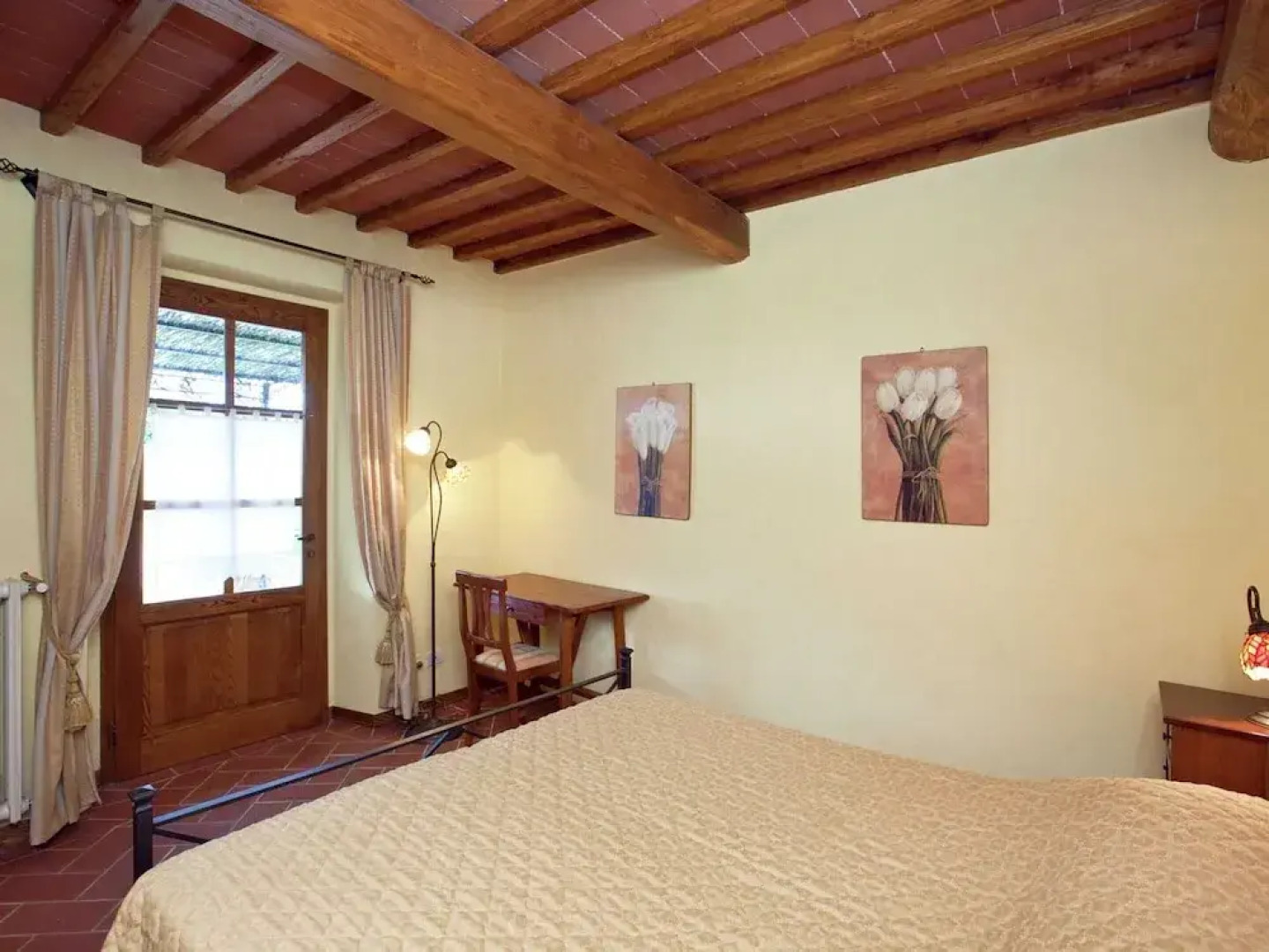 Villa in Tuscany With Pool & Vineyard Views