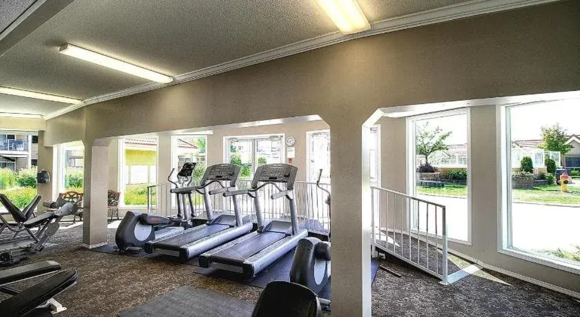 Discovery Bay Resort by Kelowna Resort Acc. - 80+ suites available