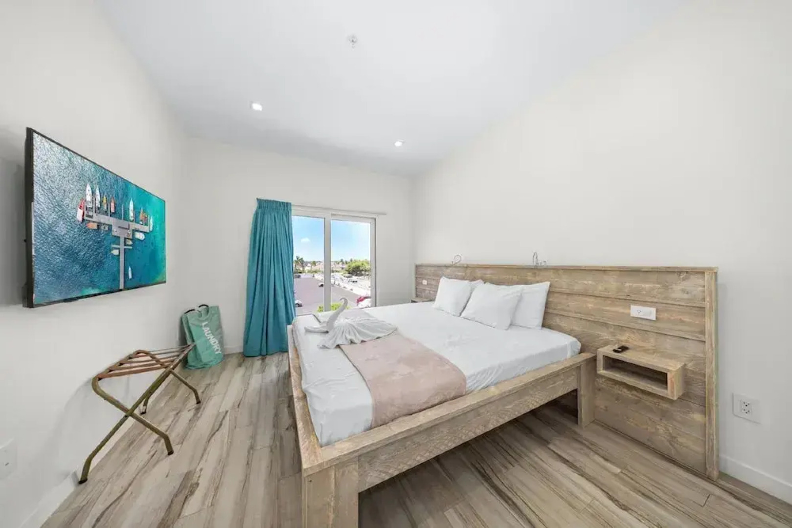 The Cove 106 in Palm Beach Aruba - Prime Location - Free Parking