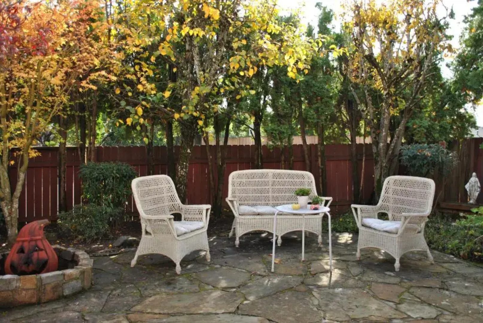 Huge Bdrms on main-Charming vacation home for 19