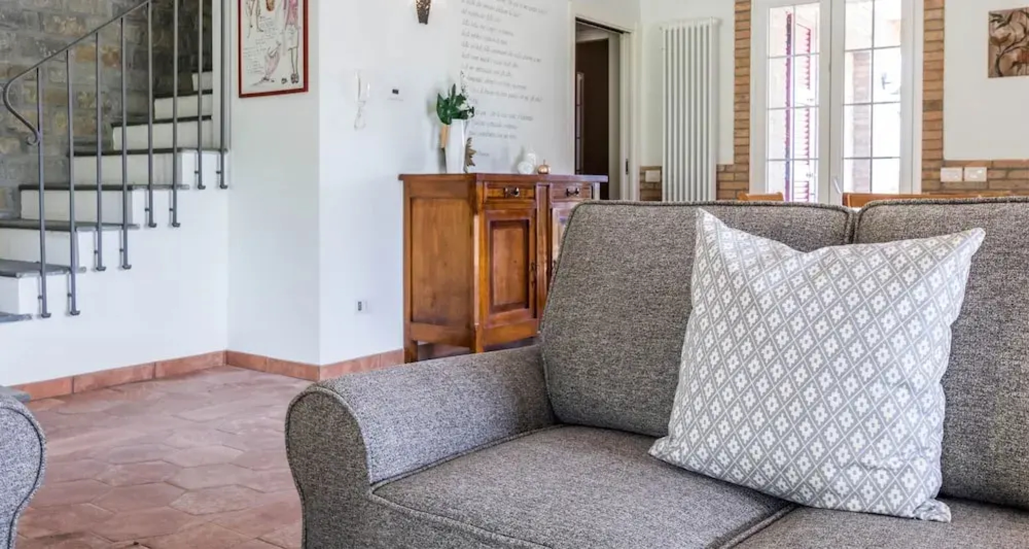 JOIVY Superb Villa For 7 W/Backyard And Bbq Area In Vaccarezza