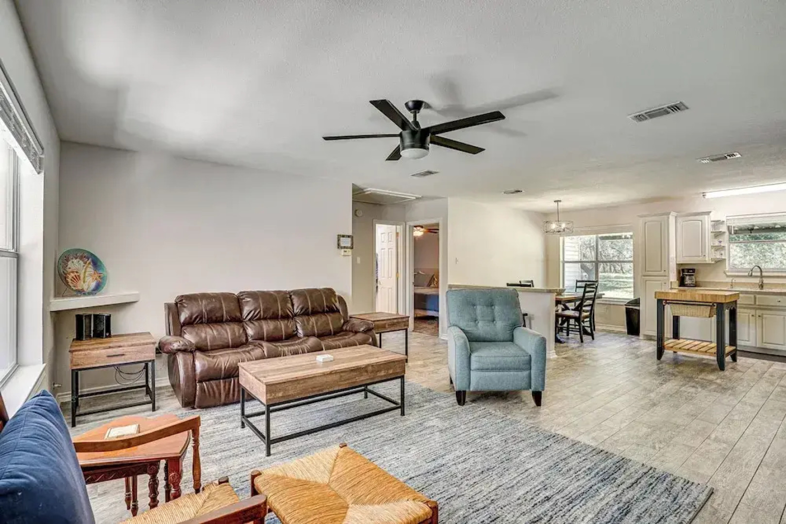 Granbury Cottage, Steps to Lake & Dock!