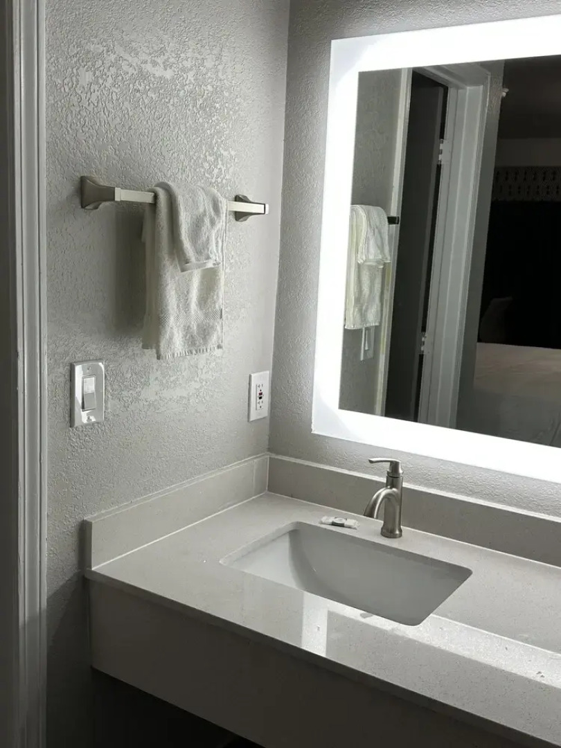 Sleepy Traveler Motel