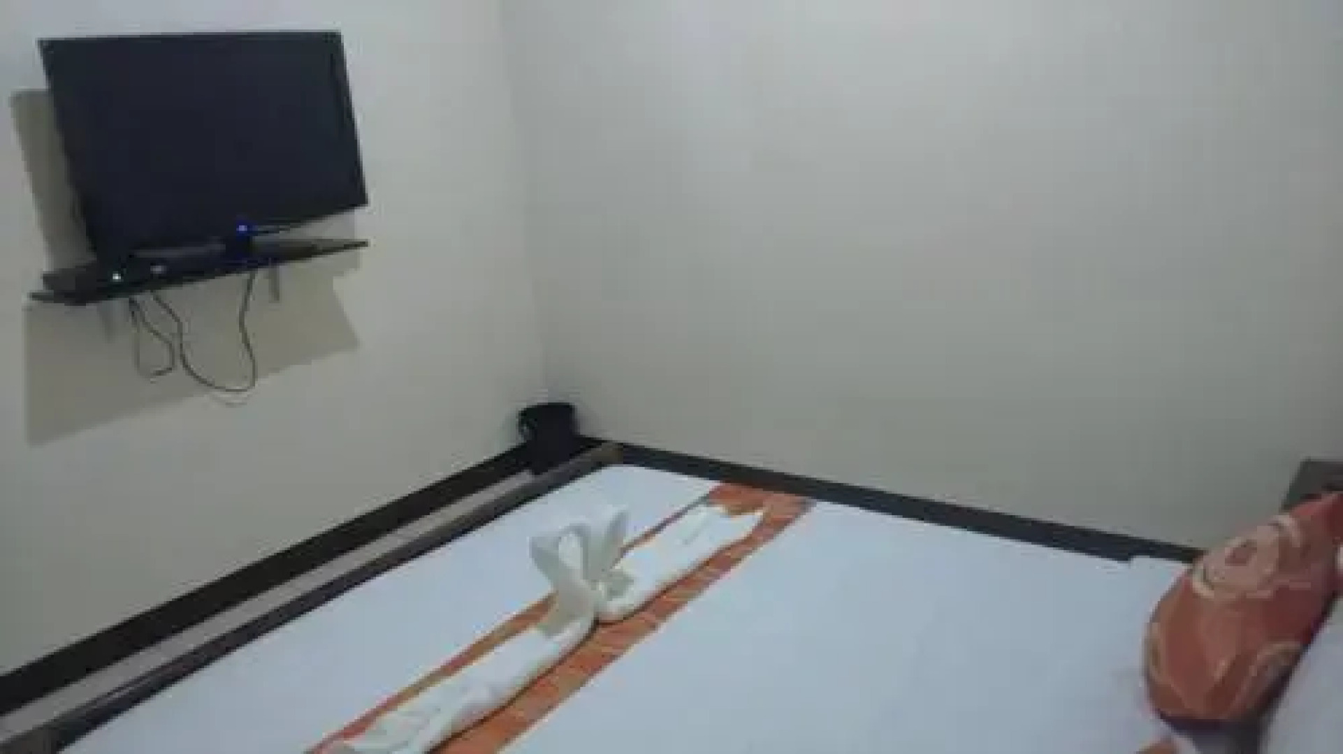 RedDoorz @ Elegance Guest House near NAIA T3