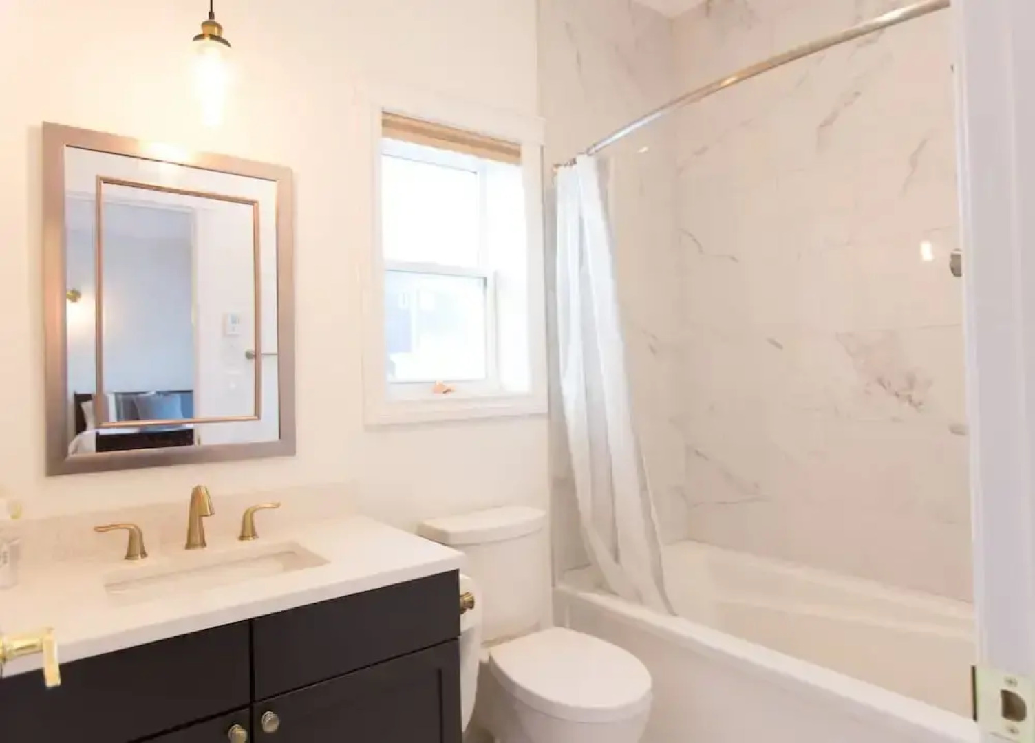 Aurora Deluxe Vacation Guest House