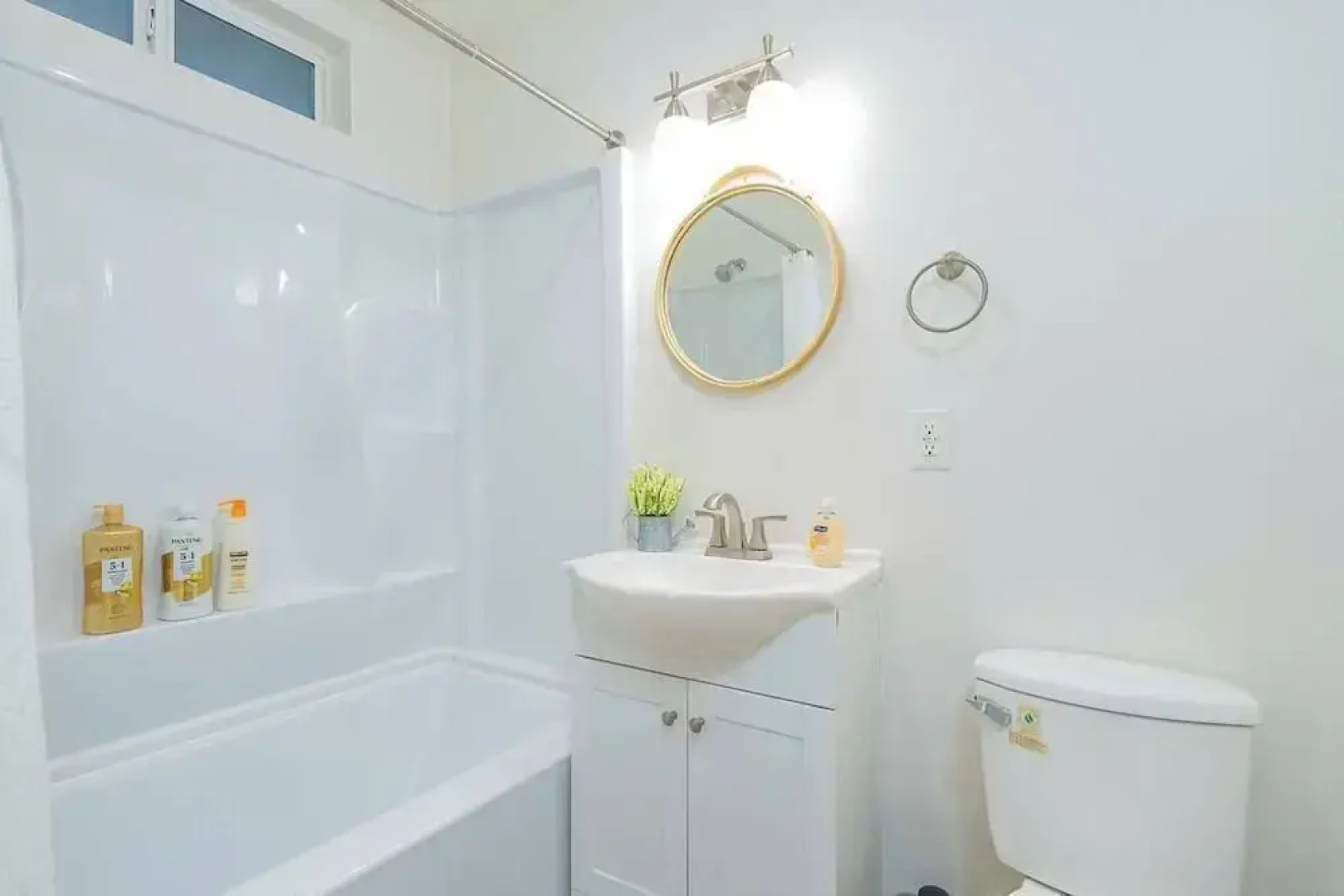 Elegant Country Retreat With Serene Patio Haven