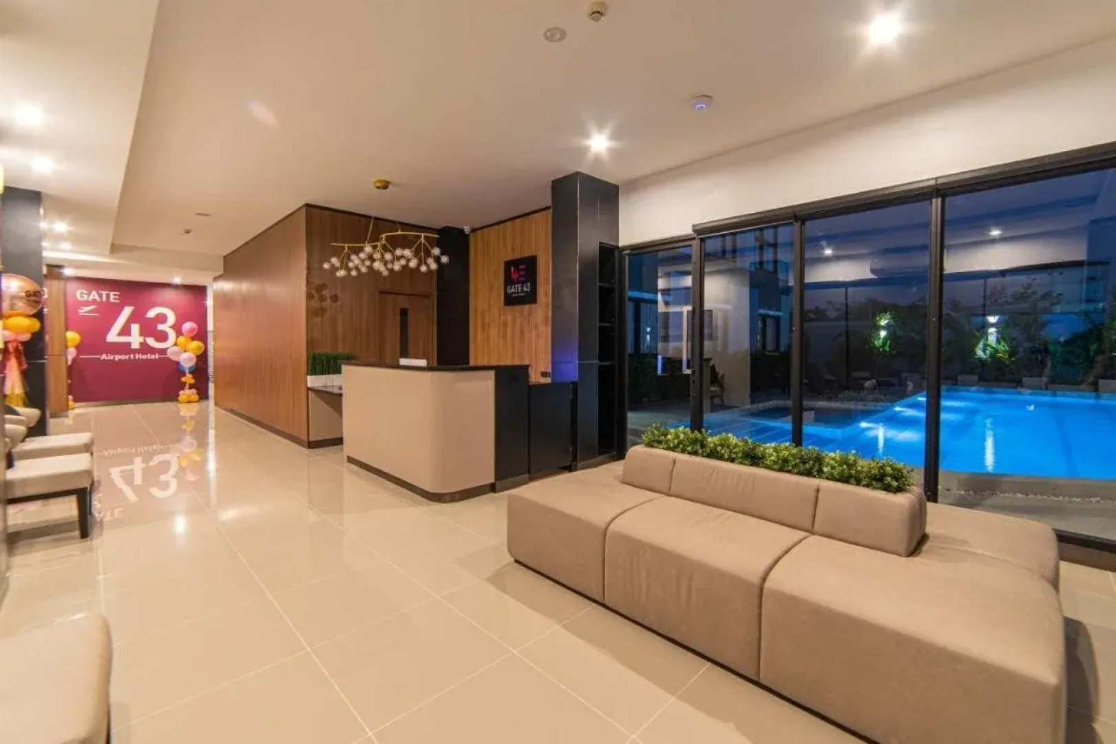 Gate43 Airport Hotel