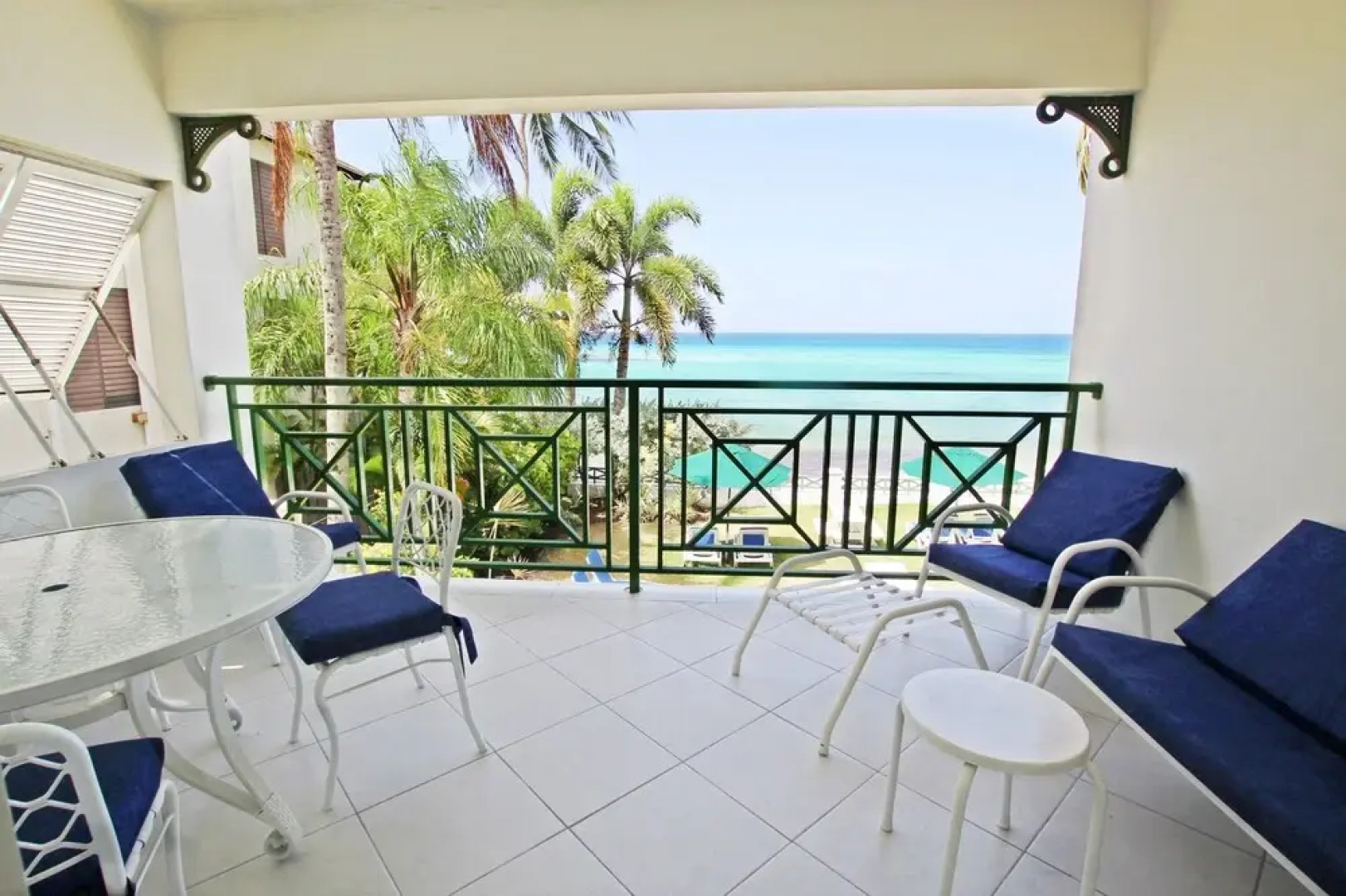 Leith Court Beachfront Apartments