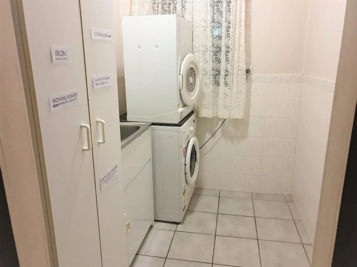 WOODY Pt - AMAZING 1970's SHARE HOUSE BY THE SEA-3 rooms available!