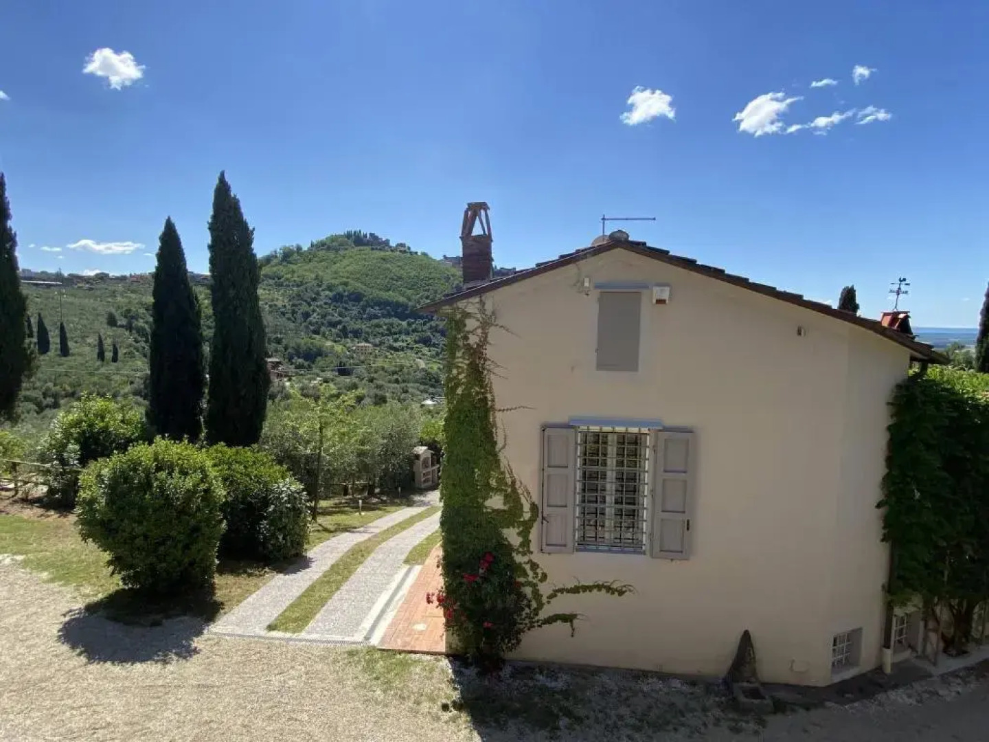 Villa Maona - con piscina tra Firenze e Pisa