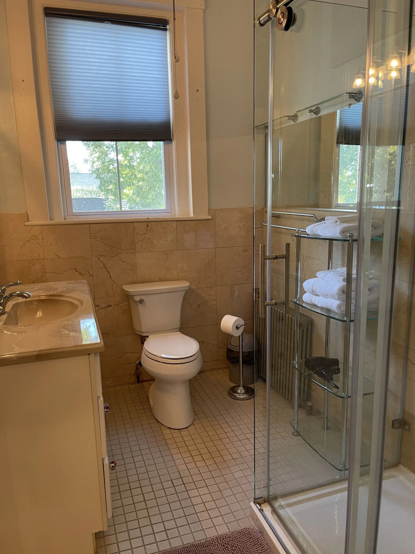 Chez Lindsey Bed & Breakfast