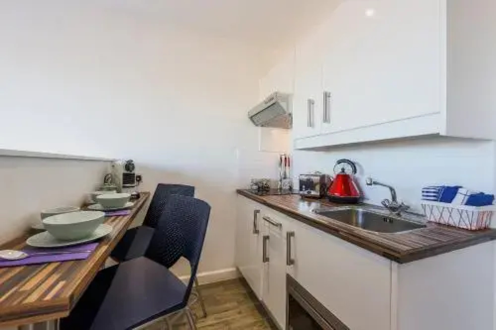 Peace Apartments - Hatbox