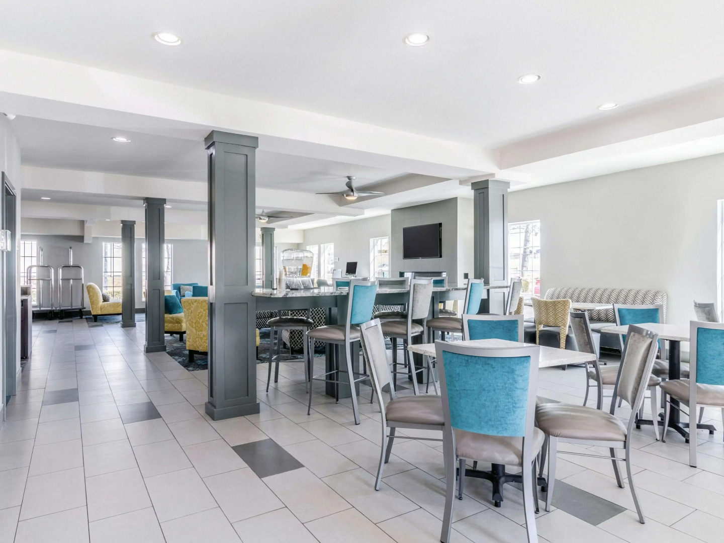 La Quinta Inn & Suites by Wyndham Kansas City Airport